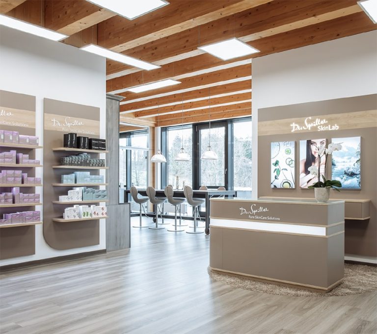 Khách hàng có thể dễ dàng lựa chọn địa chỉ gần nhất để đặt lịch trải nghiệm liệu trình chăm sóc da nhạy cảm tại Skinlab.