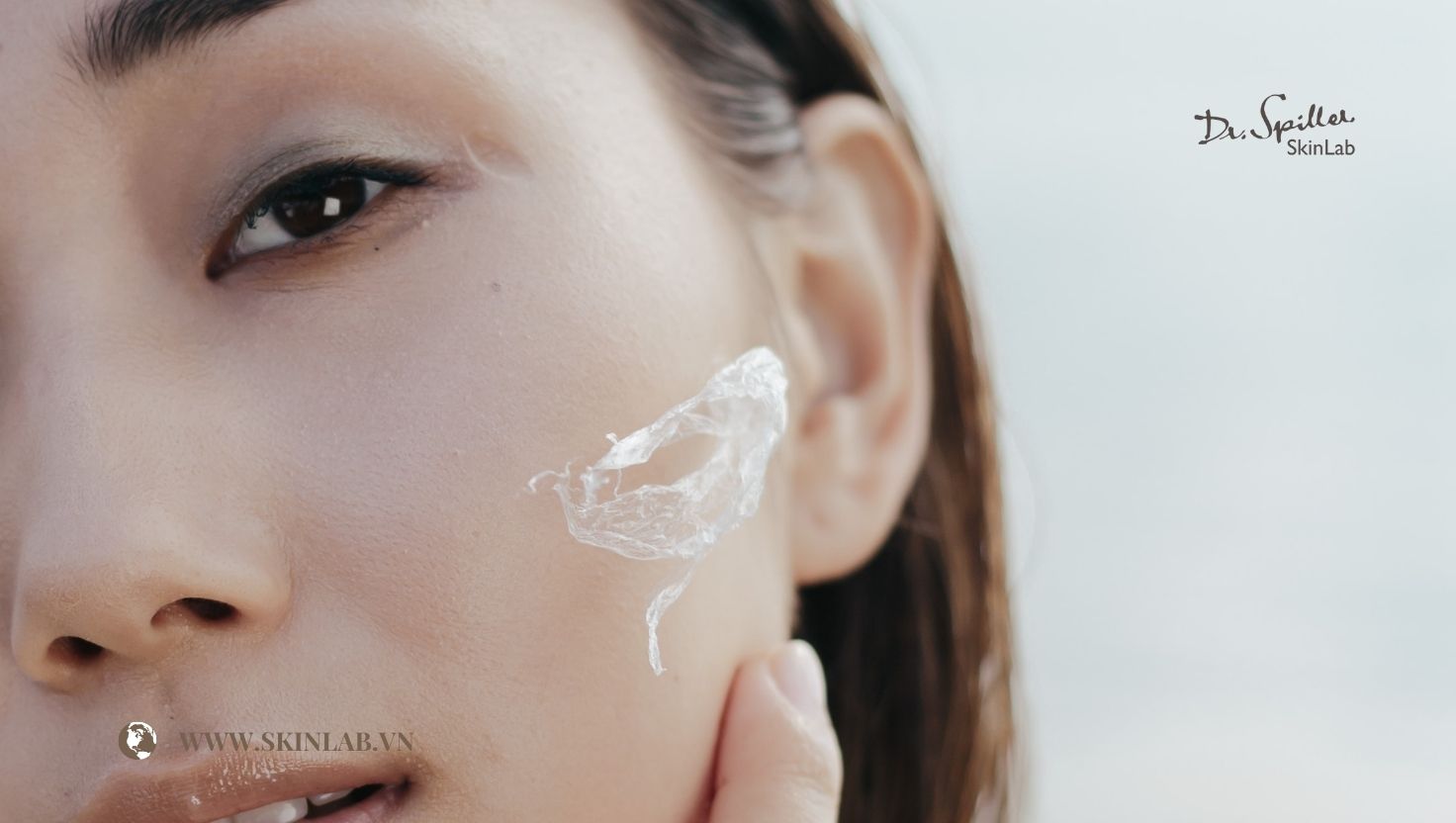 Vì sao kem dưỡng ẩm quan trọng với da nhạy cảm?