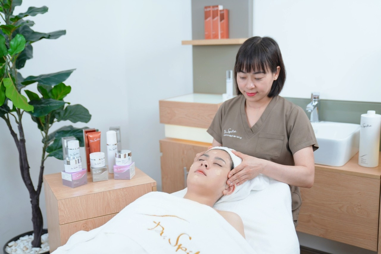 Chăm sóc da chuyên biệt với Dr-Spiller Skinlab để kiểm soát lỗ chân lông to mùa hè