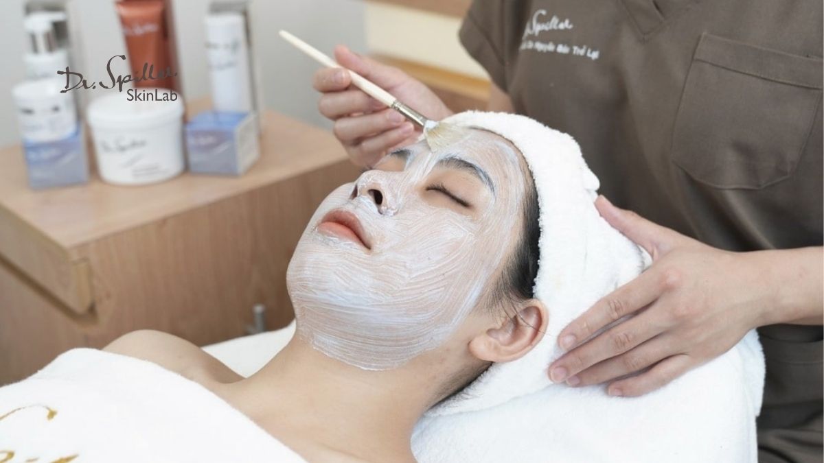 Azulen Cream Mask: Chứa Azulen chiết xuất từ hoa cúc xanh, nổi tiếng với khả năng giảm viêm và chống kích ứng.