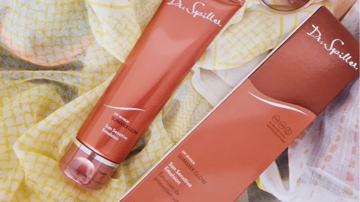 Chống nắng cho da nhạy cảm với Summer Glow Sun Sensitive Emulsion SPF 30.