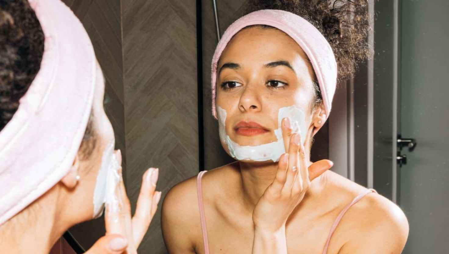 Skincare Ban Đêm Cho Da Nhạy Cảm