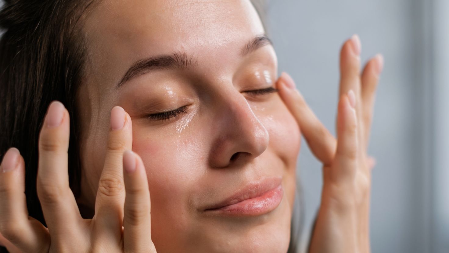 Dưỡng ẩm luôn đóng vai trò thiết yếu trong chăm sóc da nhạy cảm