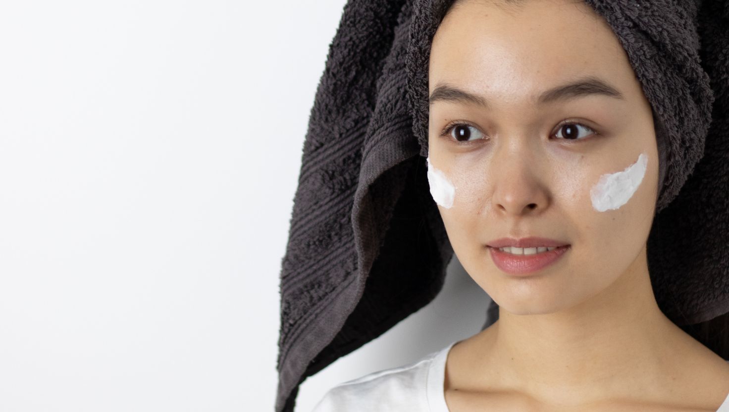 Buổi tối là thời gian để da được làm sạch sâu và phục hồi sau một ngày dài.