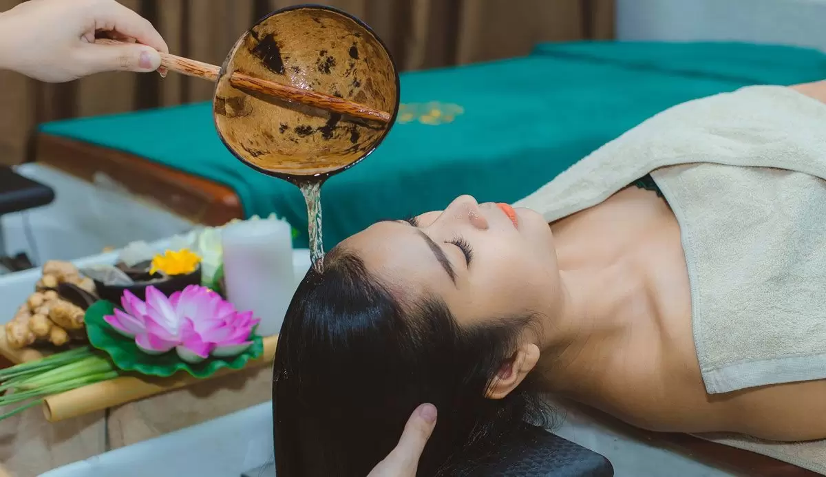 Spa gội đầu dưỡng sinh Hà Nội nổi lên như một xu hướng chăm sóc tóc và da đầu hiệu quả.
