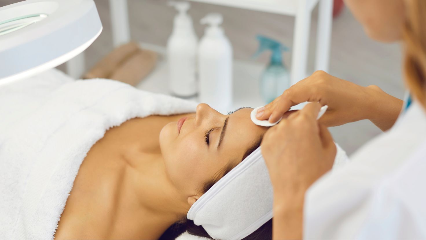 Việc kết hợp đúng liệu trình trị nám tại spa cùng chế độ chăm sóc khoa học tại nhà sẽ mang lại làn da mịn màng, sáng khỏe và đều màu.