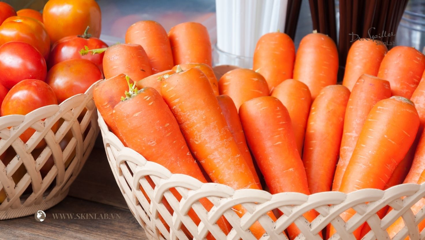Sử dụng cà chua và cà rốt thường xuyên sẽ hỗ trợ quá trình chống nắng tự nhiên của làn da.
