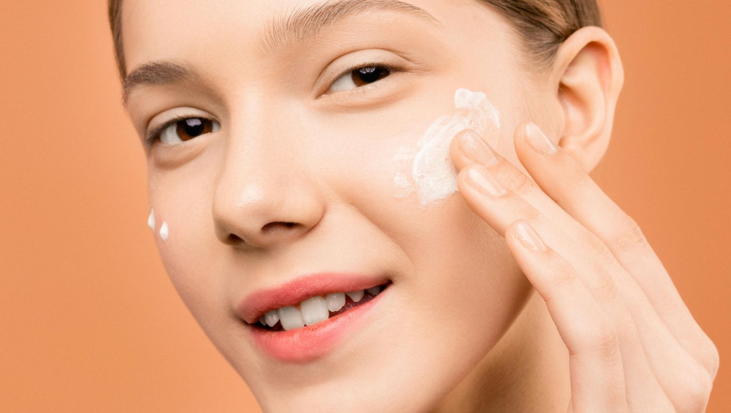 Các phương pháp chăm da chống ánh sáng xanh phổ biến