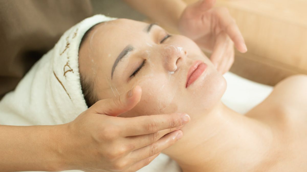 Liệu trình Detox thải độc sâu, giúp loại bỏ độc tố, bụi bẩn và bã nhờn tích tụ sâu trong lỗ chân lông.