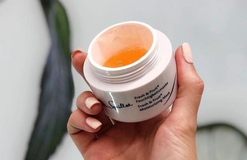 Sử dụng mặt nạ kem là cách chăm sóc da mùa thu hiệu quả