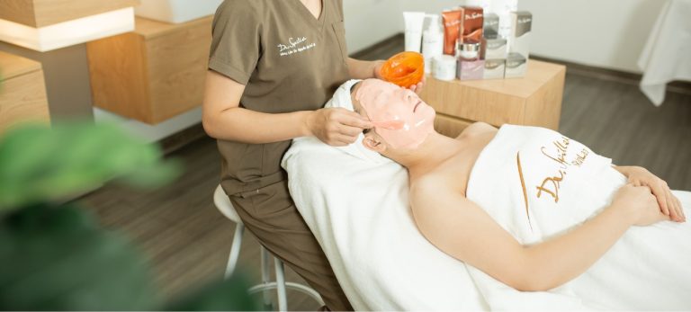 Dịch vụ tại Skinlab cam kết mang lại làn da sáng mịn, đồng đều màu, giảm tác động của thời tiết lạnh và khắc phục các vùng da xỉn màu hiệu quả.