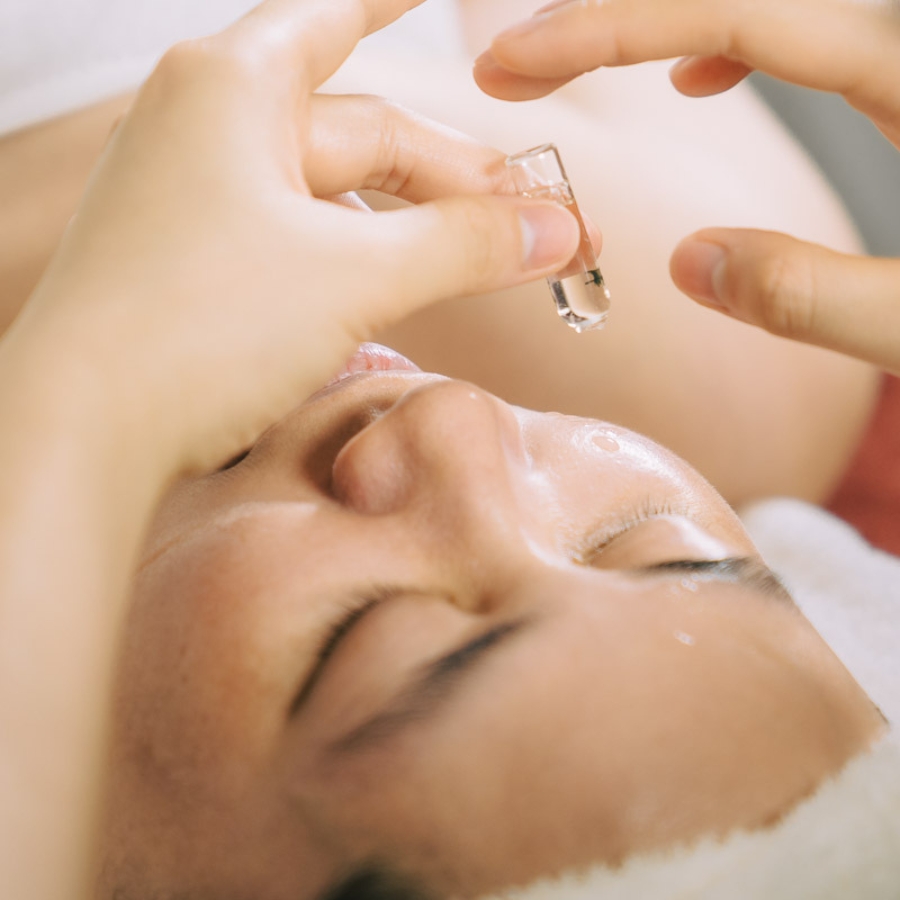 Không chỉ khi đến Spa, khách hàng còn được Skinlab tư vấn lựa chọn dòng sản phẩm chăm sóc tại nhà phù hợp