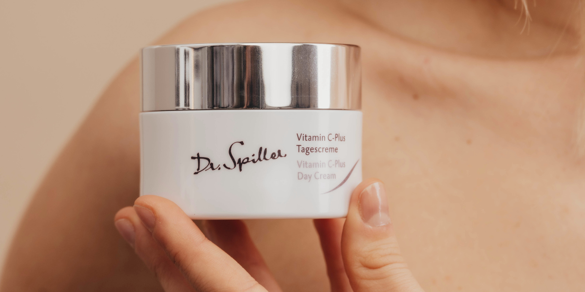 Giới thiệu về thương hiệu Skinlab và cam kết chăm sóc da trong mùa đông