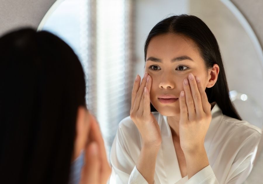 Trong mùa đông, bà bầu thường phải đối mặt với nhiều vấn đề về da do thời tiết lạnh, khô dẫn đến sự mất cân bằng độ ẩm và kích ứng da