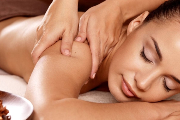 Spa aroma Hà Nội cung cấp một phương pháp chăm sóc sức khỏe tự nhiên và hiệu quả thông qua liệu pháp tinh dầu thiên nhiên