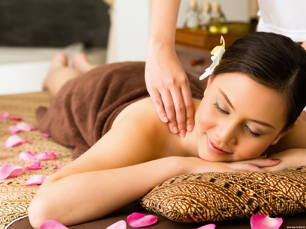 Nhiều người lựa chọn spa massage kiểu Thái giá hợp lý ở Hà Nội vì đây là cách chăm sóc sức khỏe tự nhiên