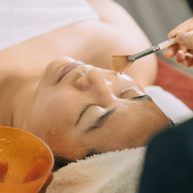 Spa quận Hai Bà Trưng với hệ thống máy móc hiện đại giúp đáp ứng nhu cầu làm đẹp đa dạng của khách hàng và tăng hiệu quả liệu trình.