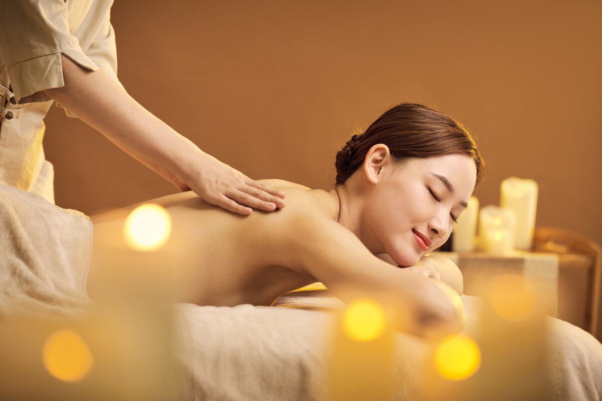 Những spa này không chỉ mang lại dịch vụ chất lượng cao mà còn tạo dựng uy tín nhờ đội ngũ kỹ thuật viên lành nghề và không gian chuẩn Thái.