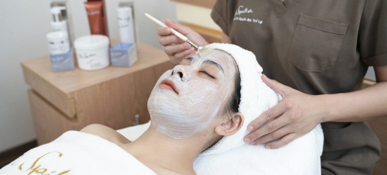 Chính sự kết hợp giữa chăm sóc thể chất và tinh thần đã biến spa trị liệu trở thành điểm đến quen thuộc của người dân thủ đô.