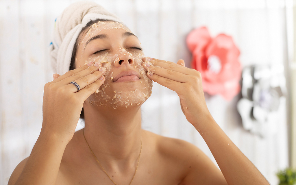 Bột yến mạch là thành phần thiên nhiên quý giá, giúp làm sạch da hiệu quả mà vẫn nhẹ nhàng.