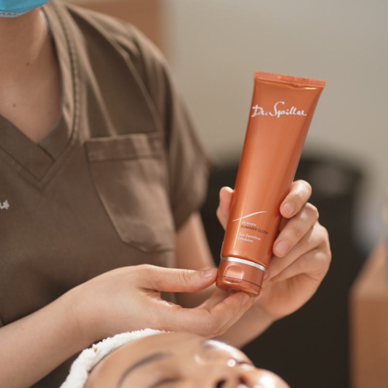 Để đạt hiệu quả tối ưu, bạn nên thoa kem chống nắng trước khi ra ngoài 15 đến 20 phút.