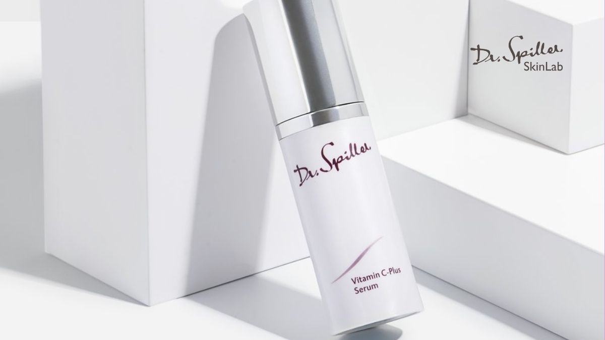 Serum nên được thoa sau bước làm sạch và sử dụng toner, khi da còn hơi ẩm để tăng khả năng hấp thụ.