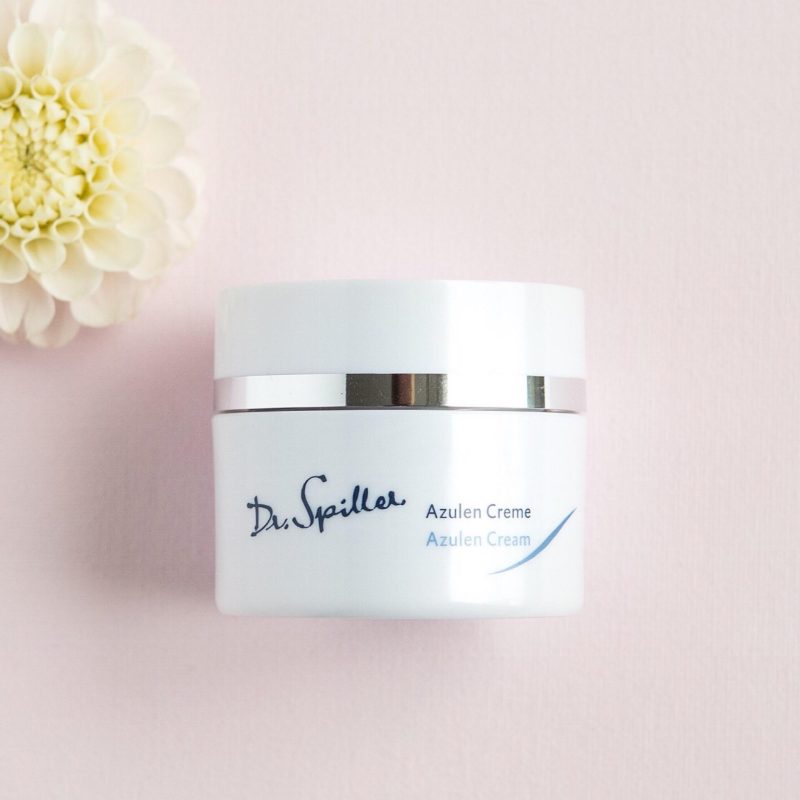 Chăm sóc da dễ kích ứng khi giao mùa là một hành trình cần sự chăm chút kỹ lưỡng và đúng phương pháp để bảo vệ làn da