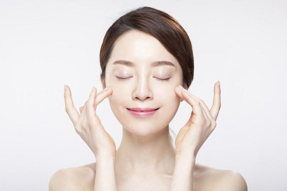 chăm sóc da mùa thu tại nhà là việc làm cần thiết giúp duy trì độ ẩm, phục hồi hàng rào bảo vệ da