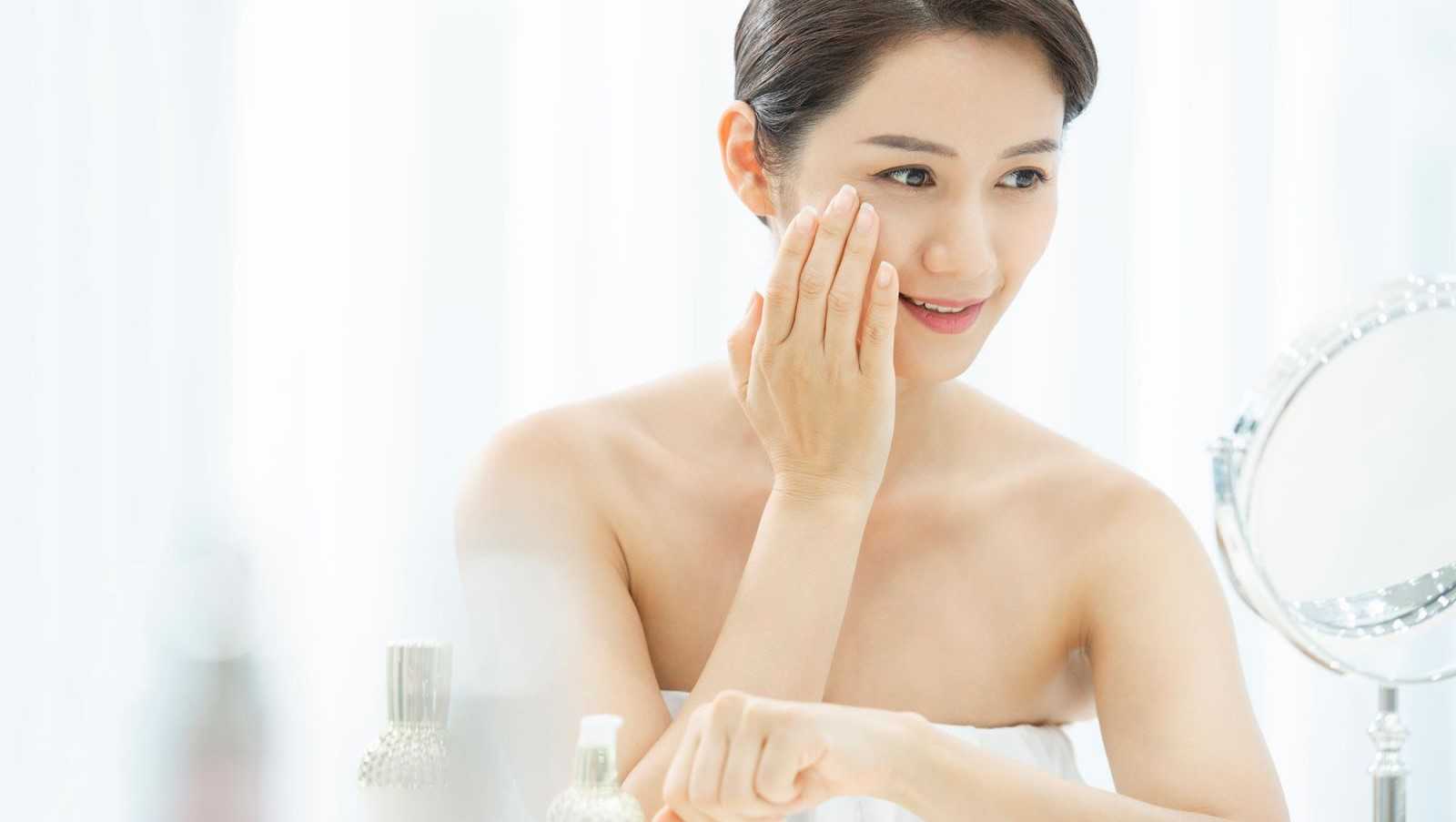 Vào mùa thu, da tuổi 40 thường gặp các vấn đề như khô ráp, bong tróc, mất nước trầm trọng