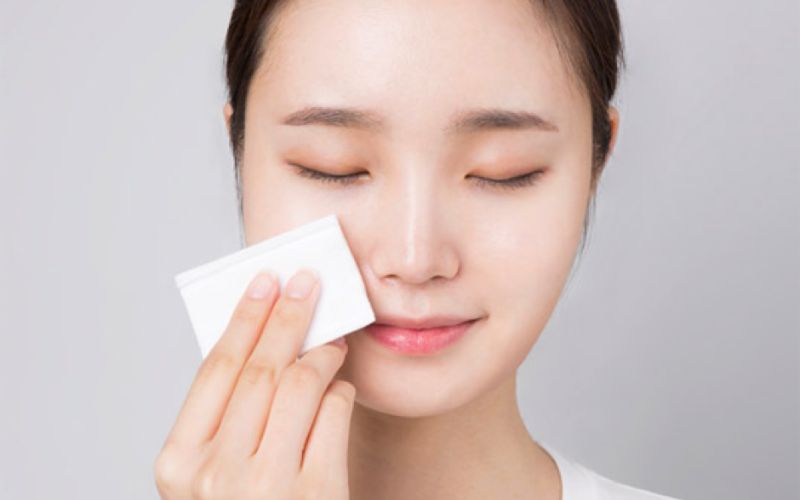 Chăm sóc da thời điểm giao mùa là việc cần thiết vì khí hậu thay đổi đột ngột khiến da dễ bị tổn thương