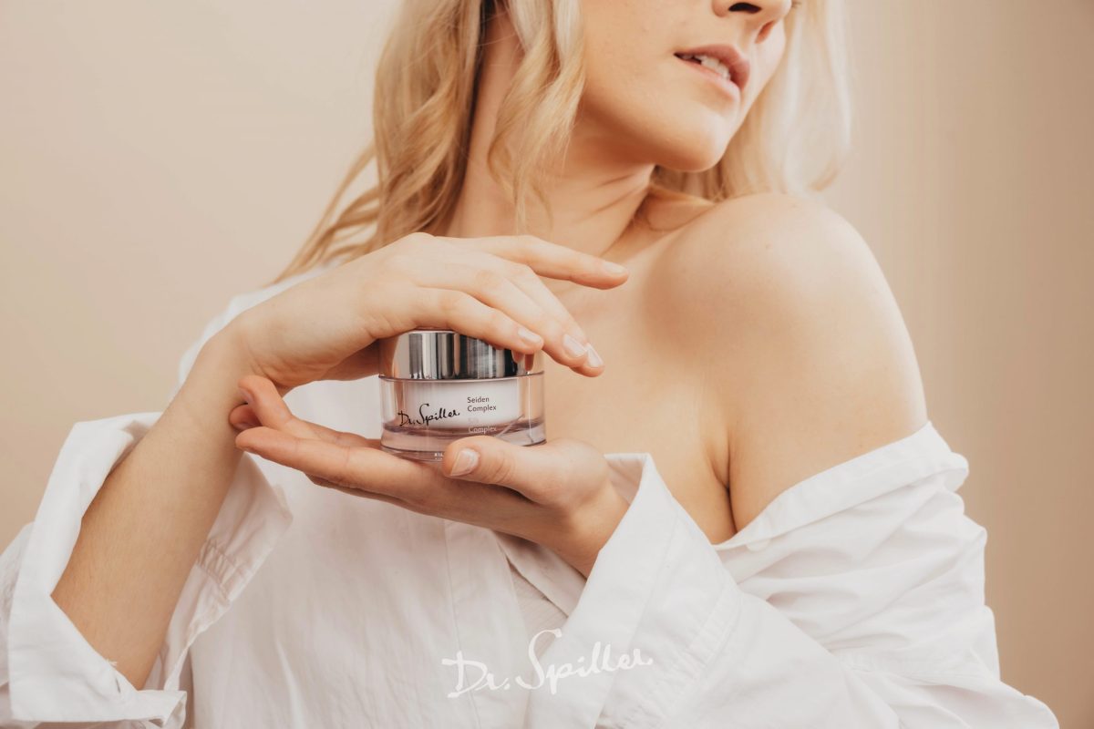 Skinlab tự hào là địa chỉ uy tín cung cấp giải pháp chăm sóc da chuyên sâu, hỗ trợ chống lão hóa da khi giao mùa