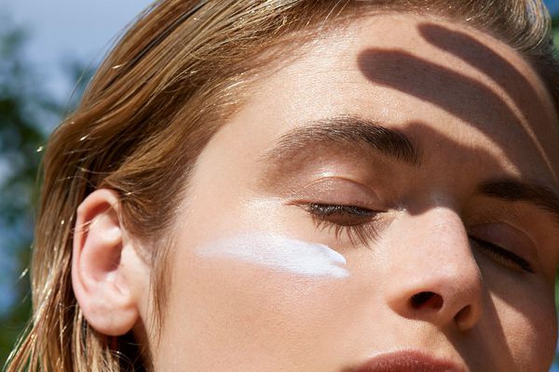 Chống nắng cho da nhạy cảm giao mùa không chỉ là bước cần thiết mà còn là giải pháp giúp duy trì vẻ đẹp tự nhiên