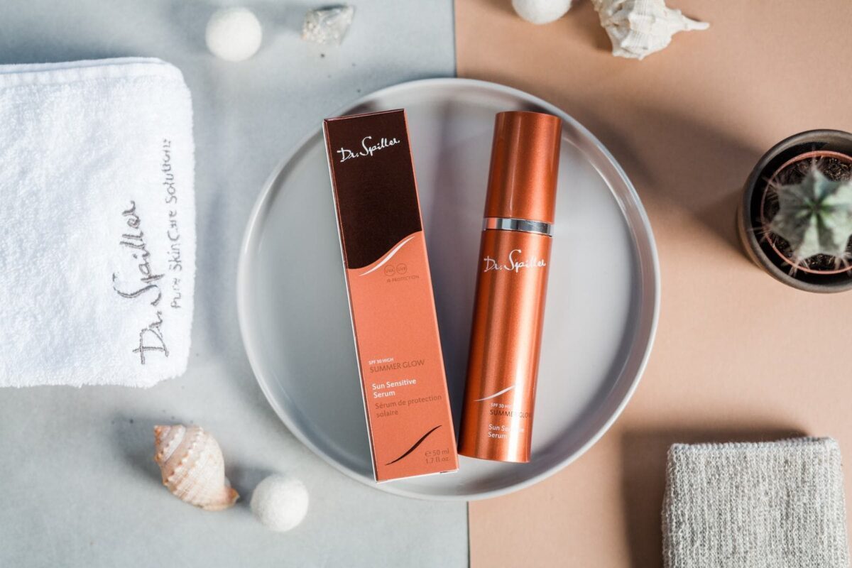 Chống nắng kết hợp dưỡng ẩm mùa hanh khô là chiến lược chăm sóc da quan trọng, giúp bảo vệ và nuôi dưỡng làn da dưới điều kiện thời tiết khắc nghiệt.