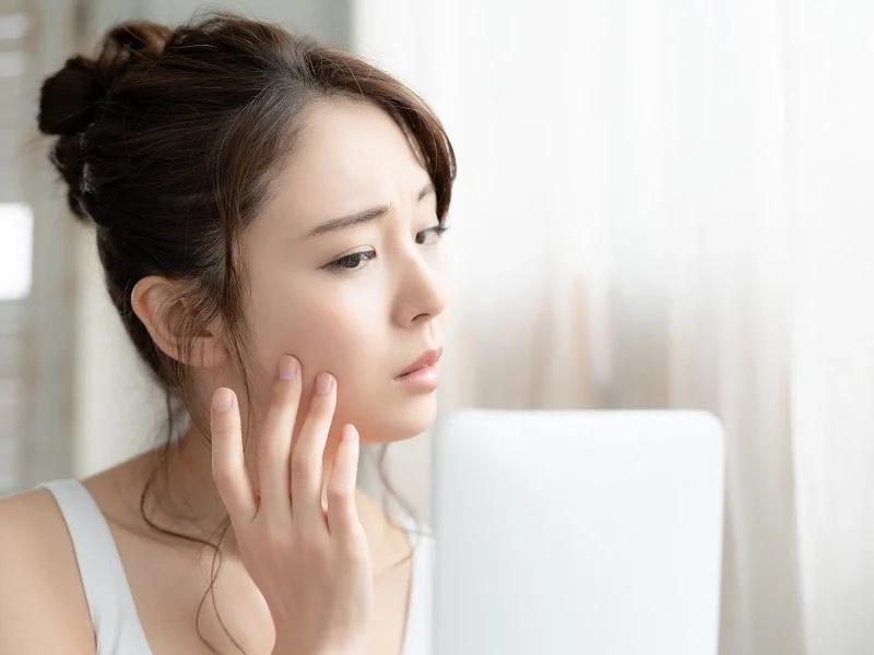 Da nhạy cảm thời tiết mùa thu là tình trạng phổ biến khiến nhiều người lo lắng do những biến đổi đặc thù trong khí hậu