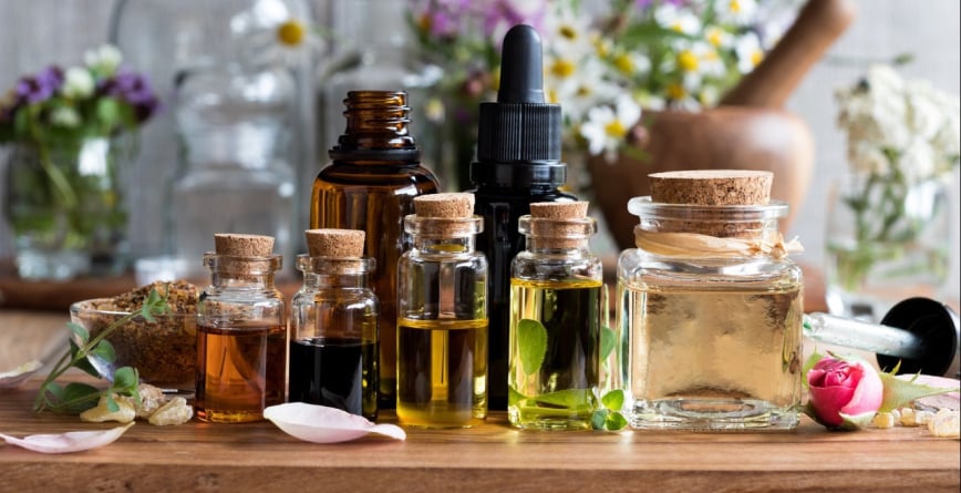 Dầu dưỡng da mùa thu giữ vai trò then chốt trong việc duy trì độ ẩm và hàng rào bảo vệ của da