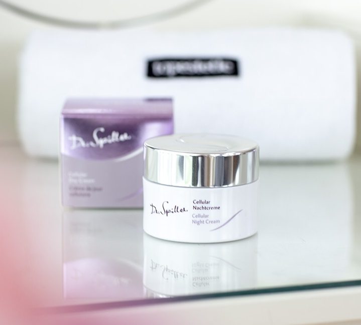 Dưỡng ẩm cho da mùa đông là bước chăm sóc không thể thiếu để giúp làn da luôn mềm mại, mịn màng