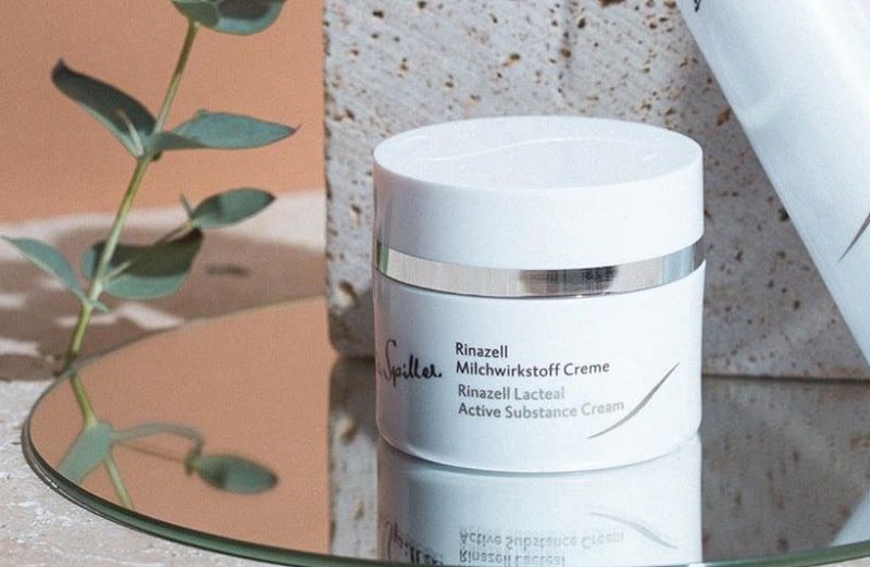 Dưỡng ẩm cho da mùa thu không chỉ là bước skincare cần thiết mà còn là bí quyết giúp duy trì làn da khỏe mạnh, tươi trẻ giữa tiết trời hanh khô