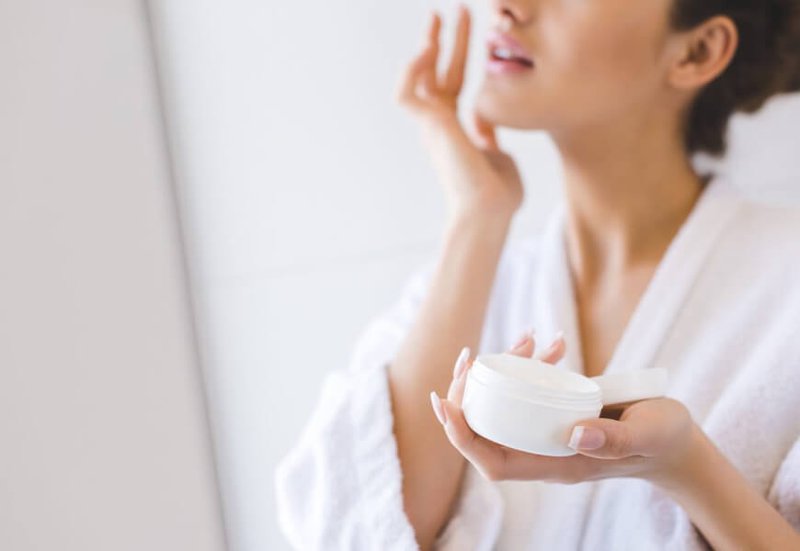 Dưỡng ẩm tự nhiên cho da nhạy cảm giao mùa trở thành một bước chăm sóc không thể thiếu