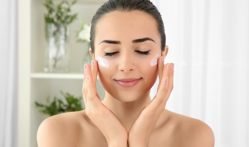 Bài viết này sẽ cung cấp những hướng dẫn dưỡng da ban đêm mùa thu chi tiết