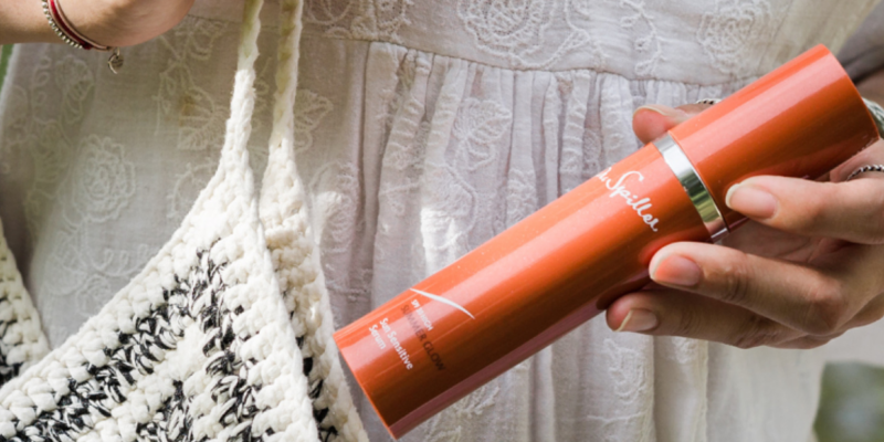 Kem chống nắng mùa thu là một bước chăm sóc da thiết yếu để bảo vệ và duy trì sức sống cho làn da trong thời tiết giao mùa nhiều biến đổi.