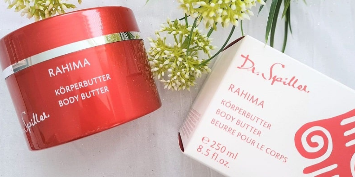 Skinlab khuyên bạn nên kết hợp thoa kem dưỡng da tay mùa thu thường xuyên, nhất là những lúc da cảm thấy khô