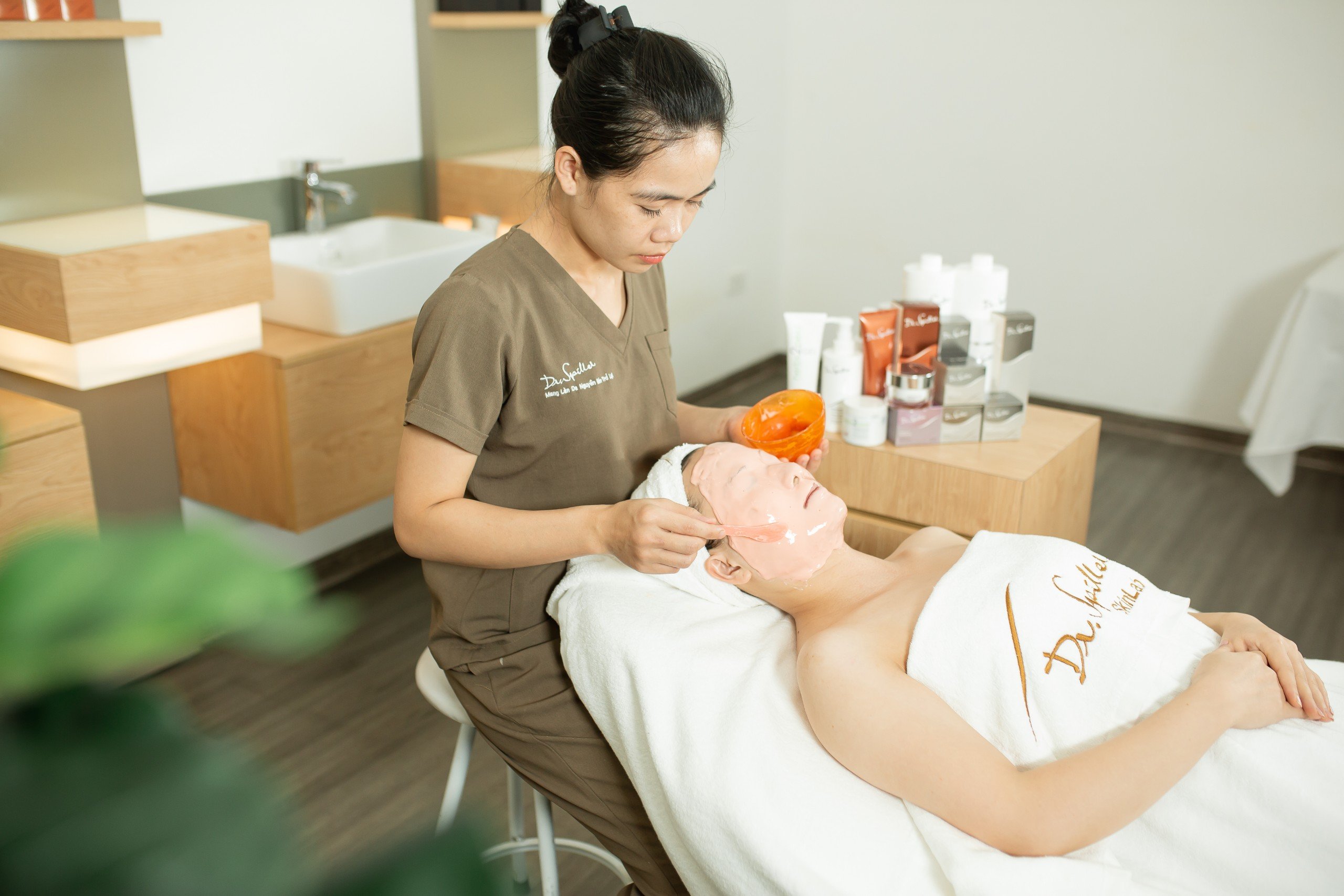Skinlab là thương hiệu spa chuyên sâu cung cấp đa dạng các dịch vụ chăm sóc da với mặt nạ phù hợp