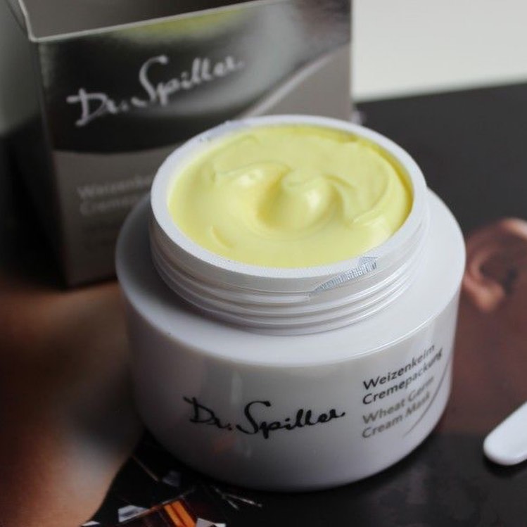 Để đạt được hiệu quả tốt nhất từ mặt nạ ngủ giao mùa, việc sử dụng đúng cách đóng vai trò then chốt.