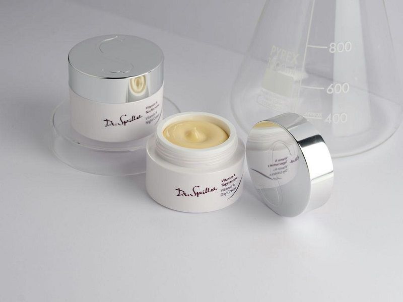 Mỹ phẩm sinh học chống lão hóa giúp cải thiện độ đàn hồi của da qua cơ chế kích thích sản sinh collagen tự nhiên.