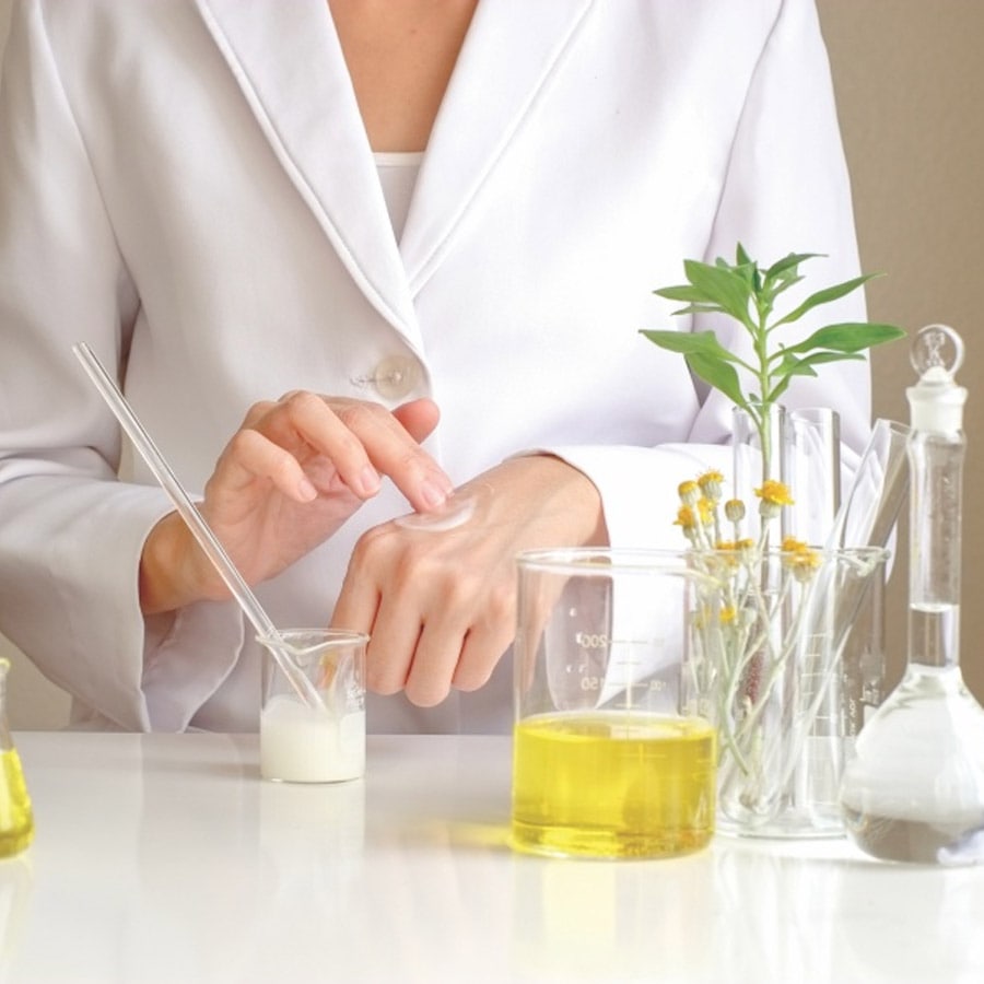 Vậy mỹ phẩm sinh học là gì và tại sao nó đang trở thành lựa chọn ưu tiên của nhiều người tiêu dùng?