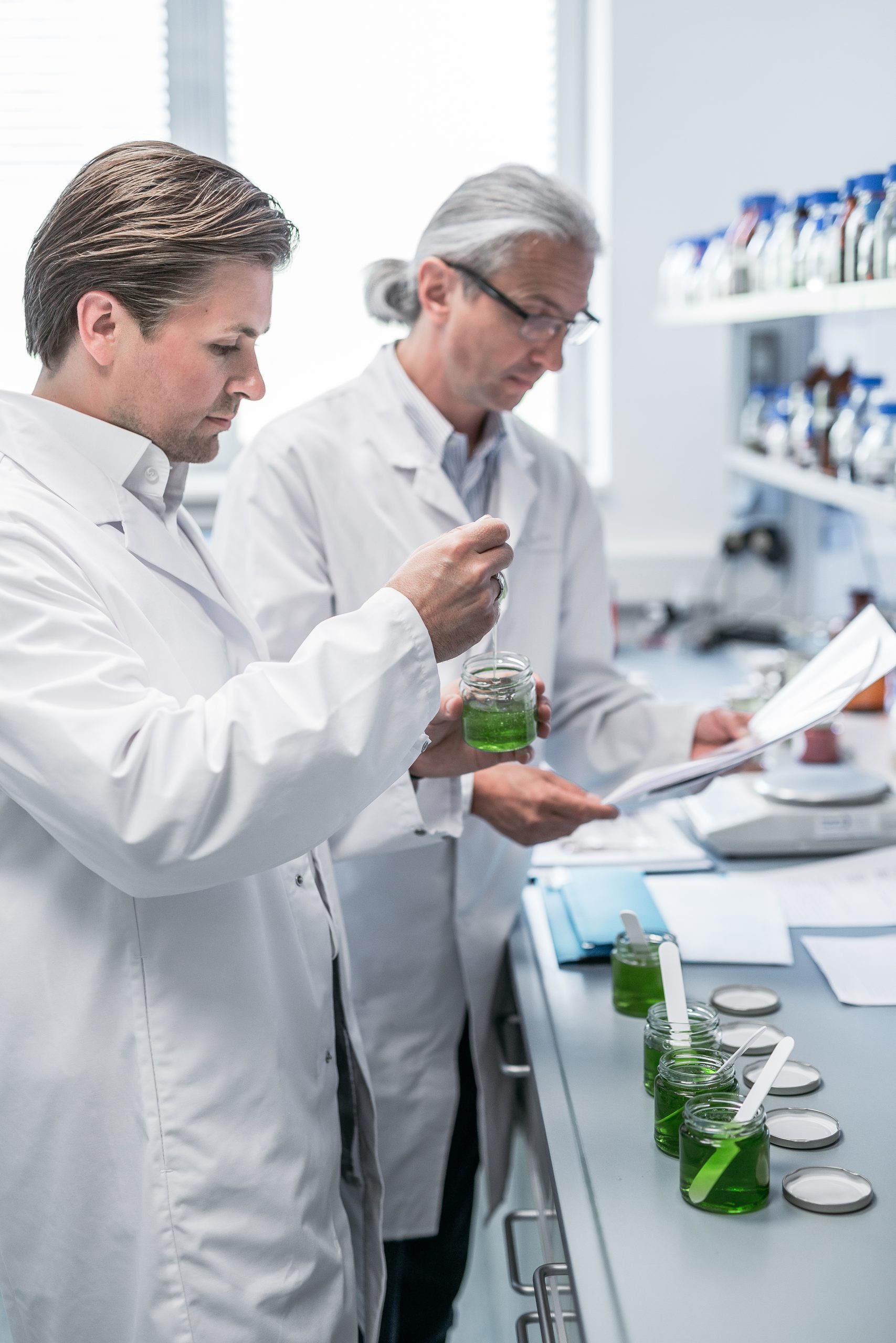 Mỹ phẩm sinh học không chỉ an toàn cho da mà còn mang nhiều lợi ích sức khỏe dài lâu.