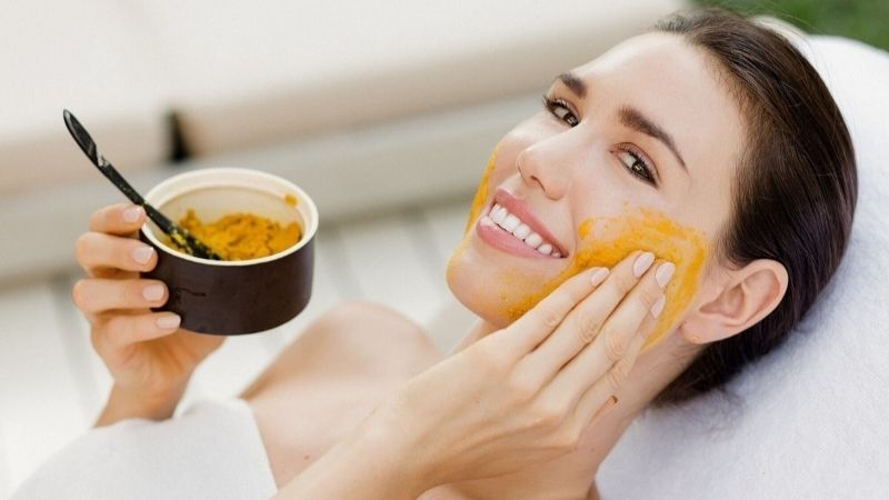 Những lưu ý quan trọng khi sử dụng nghệ dưỡng da mùa thu