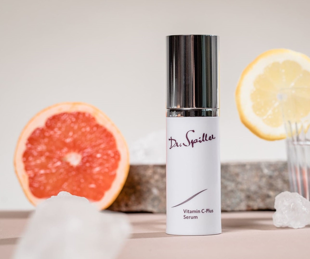 Những lưu ý khi chăm sóc da sau khi sử dụng serum vitamin C giao mùa