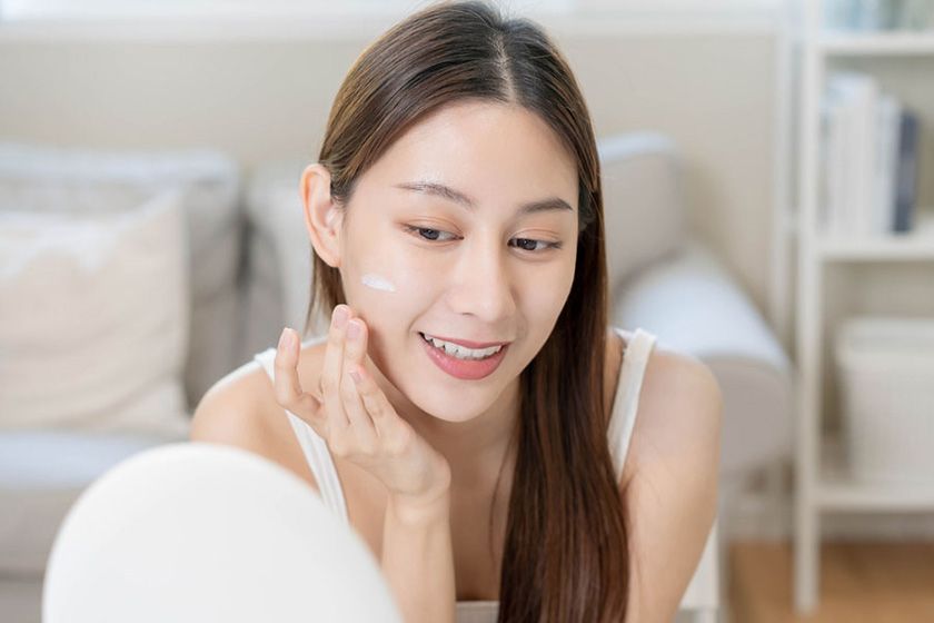 Skincare mùa thu cho da dầu trở thành bước chăm sóc thiết yếu để bảo vệ làn da trong giai đoạn chuyển mùa đầy thách thức.