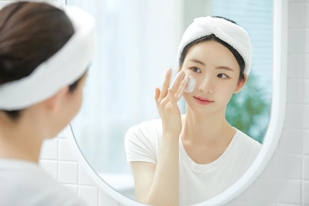 Skincare sáng giao mùa là bước chăm sóc quan trọng giúp bảo vệ làn da trước những thay đổi thất thường của thời tiết